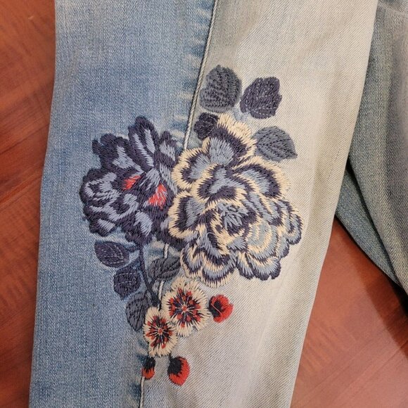 Hollister Ultra High Rise Super Skinny Embroidered Distressed Blue Jeans Size 26 - Picture 11 of 12